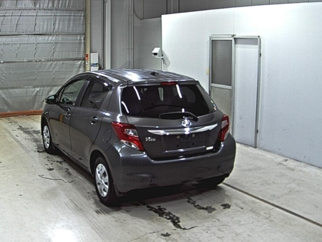 TOYOTA VITZ 2015