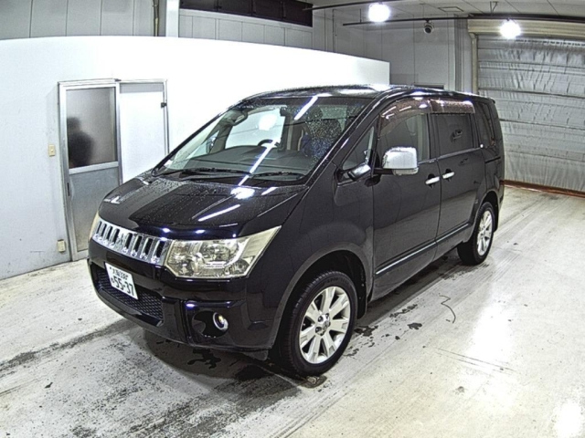 MITSUBISHI DELICA D5 2012