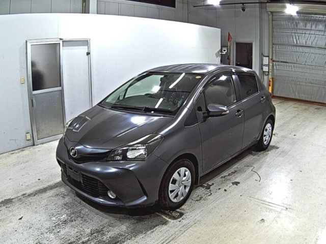 TOYOTA VITZ 2015