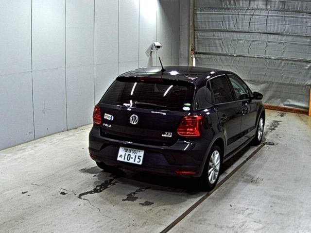 VOLKSWAGEN POLO 2015