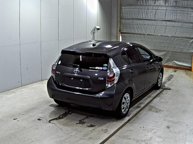 TOYOTA AQUA 2012