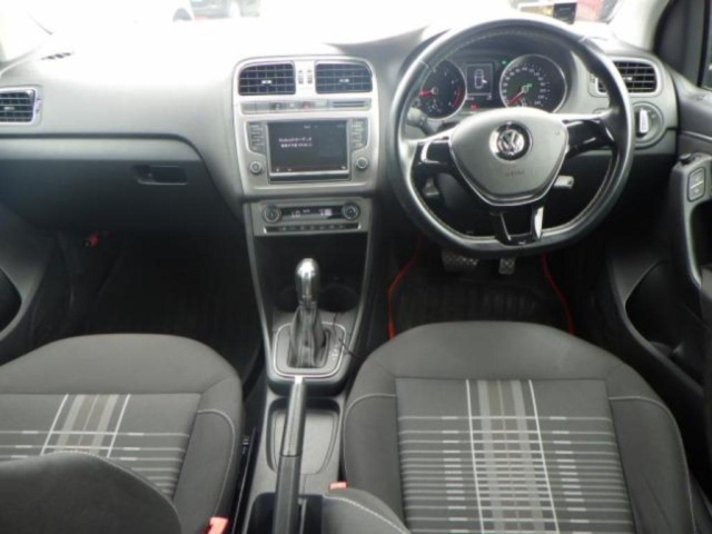 VOLKSWAGEN POLO 2015