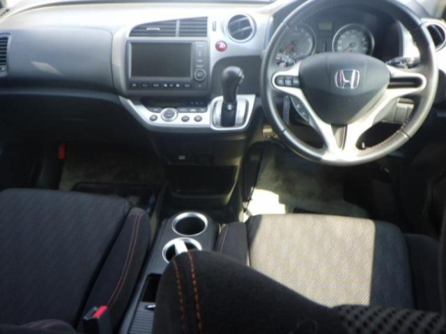 HONDA STREAM 2010
