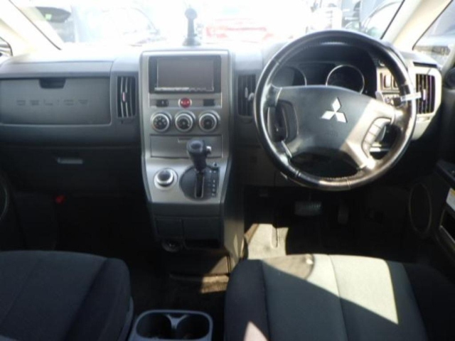 MITSUBISHI DELICA D5 2012