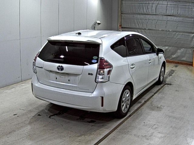 TOYOTA PRIUS ALPHA 2015
