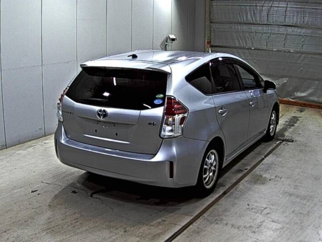 TOYOTA PRIUS ALPHA 2015