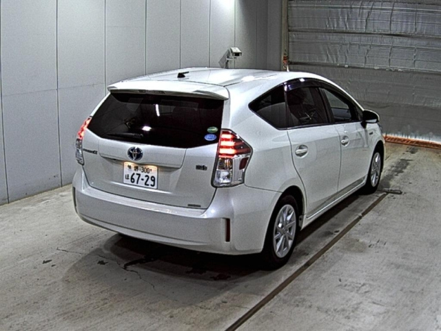 TOYOTA PRIUS ALPHA 2016