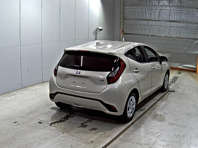 TOYOTA AQUA 2023