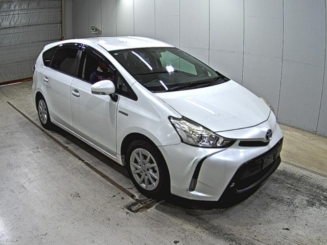 TOYOTA PRIUS ALPHA 2015