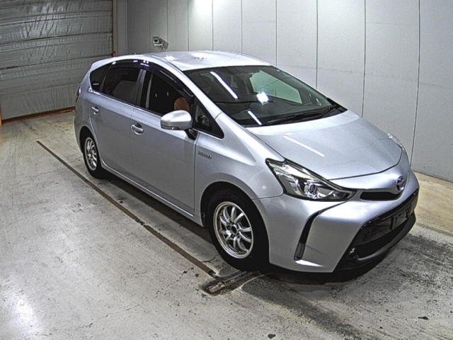 TOYOTA PRIUS ALPHA 2015