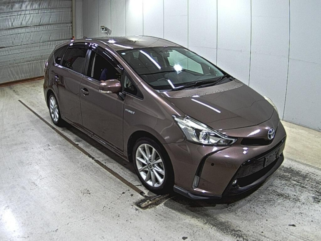 TOYOTA PRIUS ALPHA 2015