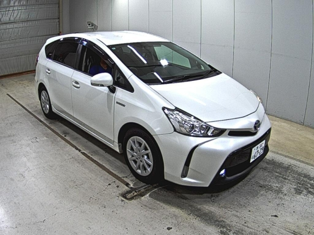 TOYOTA PRIUS ALPHA 2016