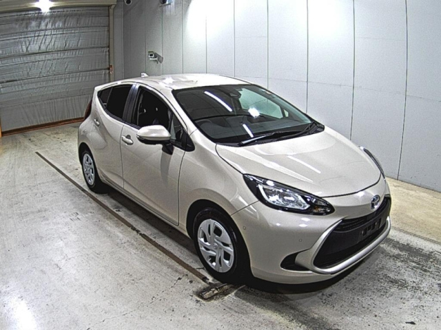 TOYOTA AQUA 2023