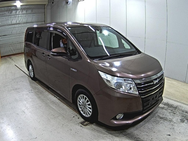 TOYOTA NOAH 2015