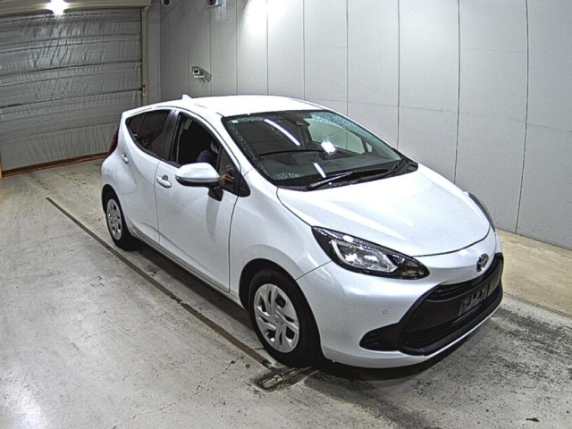 TOYOTA AQUA 2021