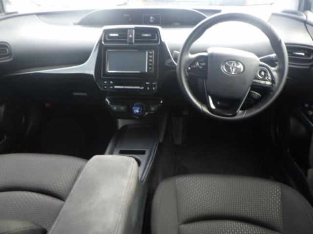 TOYOTA PRIUS 2021