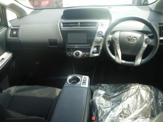 TOYOTA PRIUS ALPHA 2016