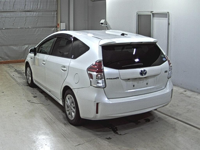 TOYOTA PRIUS ALPHA 2015
