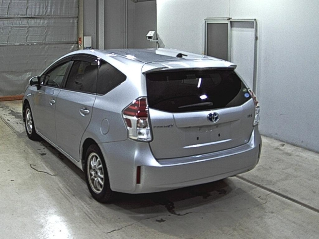 TOYOTA PRIUS ALPHA 2015