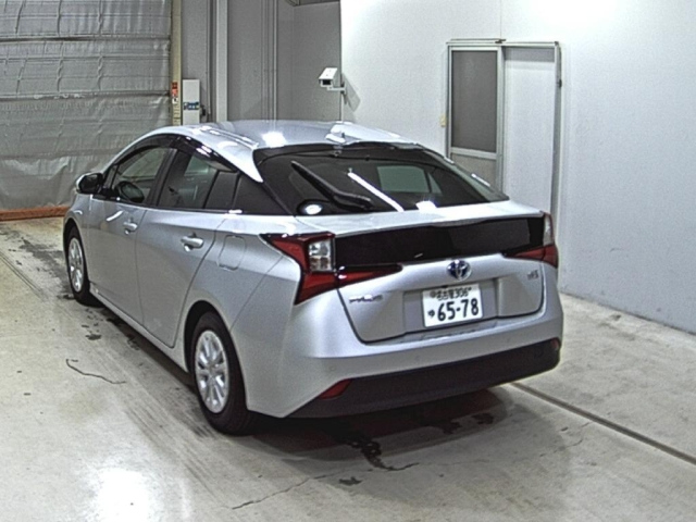 TOYOTA PRIUS 2021