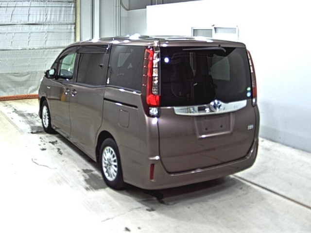 TOYOTA NOAH 2015