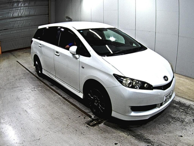 TOYOTA WISH 2012