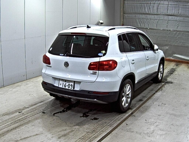 VOLKSWAGEN TIGUAN 2016