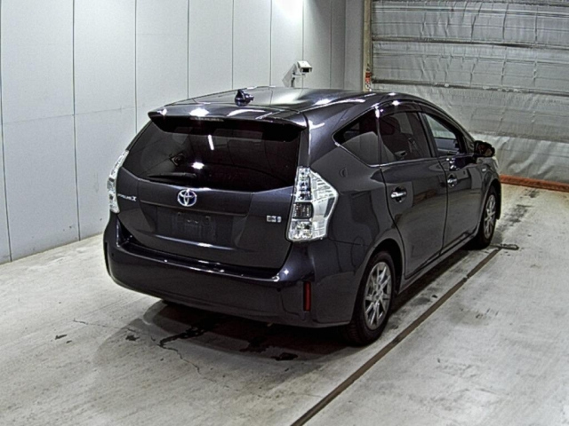 TOYOTA PRIUS ALPHA 2015