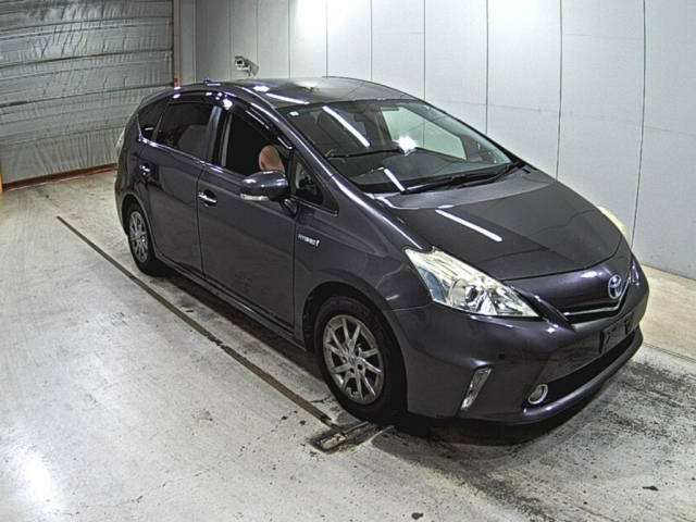 TOYOTA PRIUS ALPHA 2015