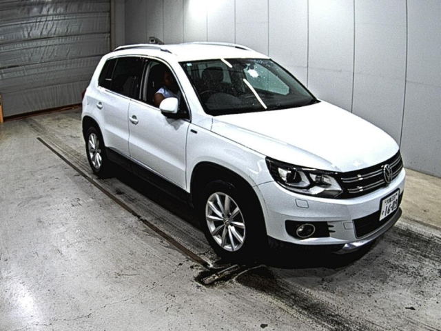 VOLKSWAGEN TIGUAN 2016