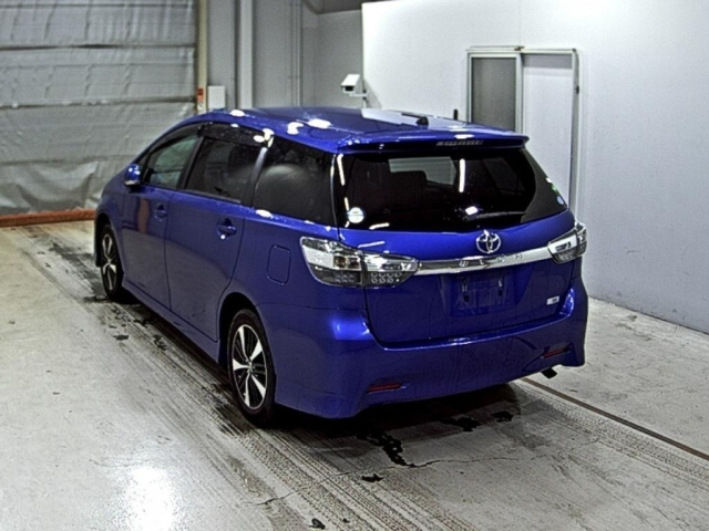 TOYOTA WISH 2013