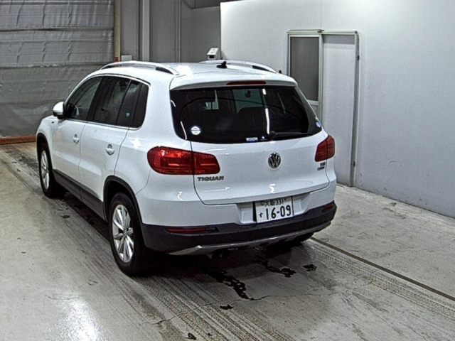 VOLKSWAGEN TIGUAN 2016