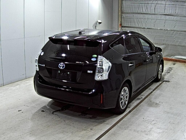 TOYOTA PRIUS ALPHA 2014