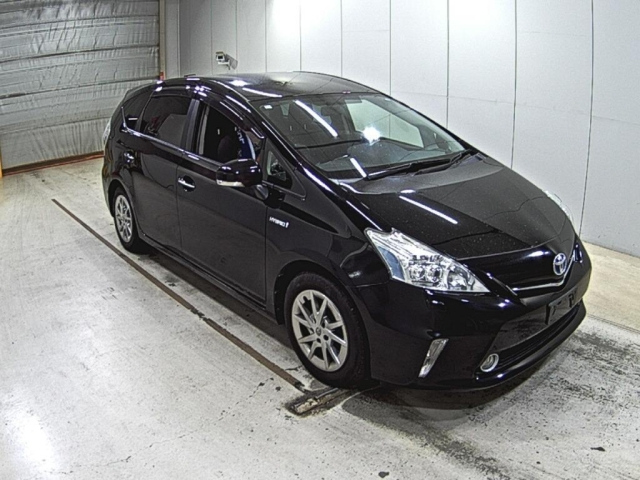 TOYOTA PRIUS ALPHA 2014