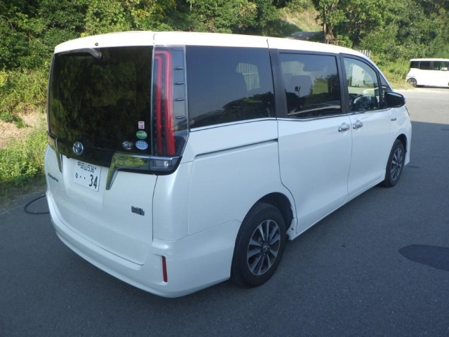TOYOTA ESQUIRE 2018