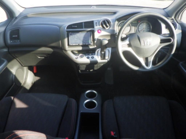 HONDA STREAM 2010