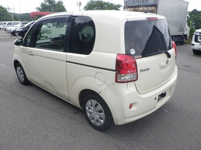 TOYOTA PORTE 2015