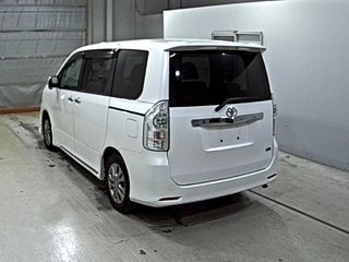 TOYOTA VOXY 2012