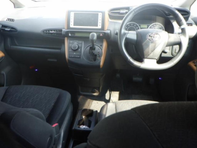 TOYOTA WISH 2010