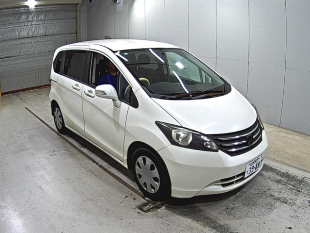 HONDA FREED 2010