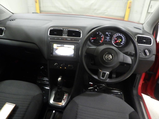 VOLKSWAGEN POLO 2013