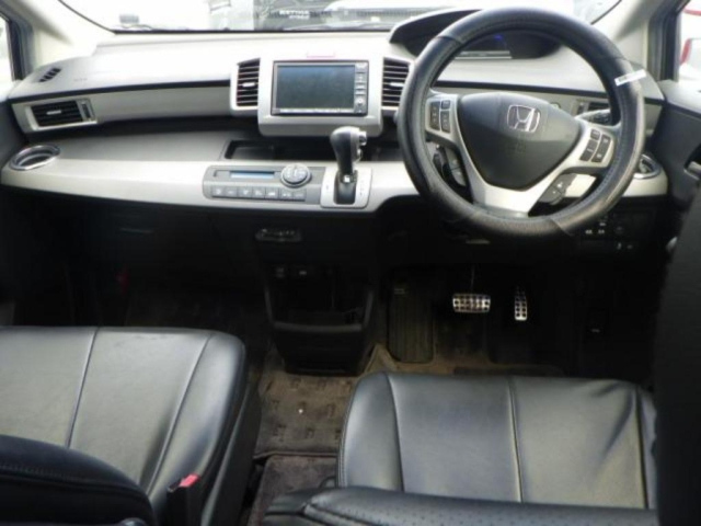 HONDA FREED 2012