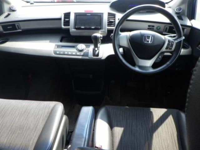 HONDA FREED 2012