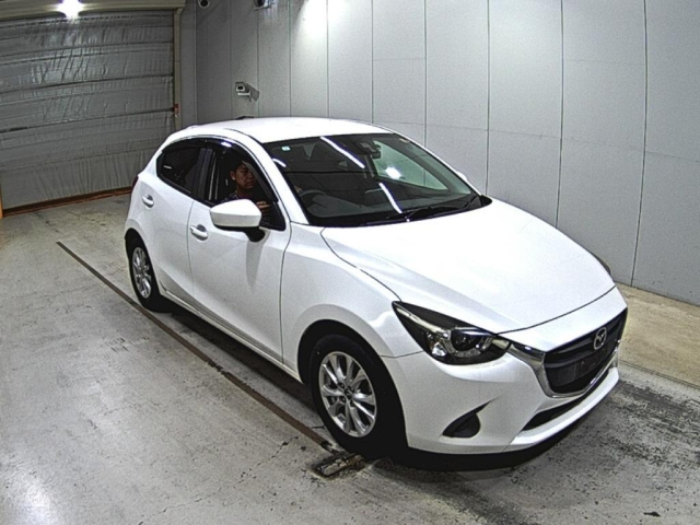 MAZDA DEMIO 2015