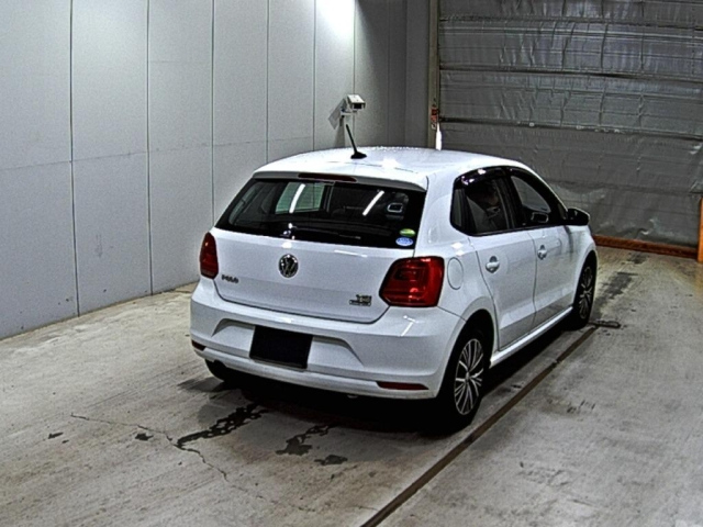 VOLKSWAGEN POLO 2016