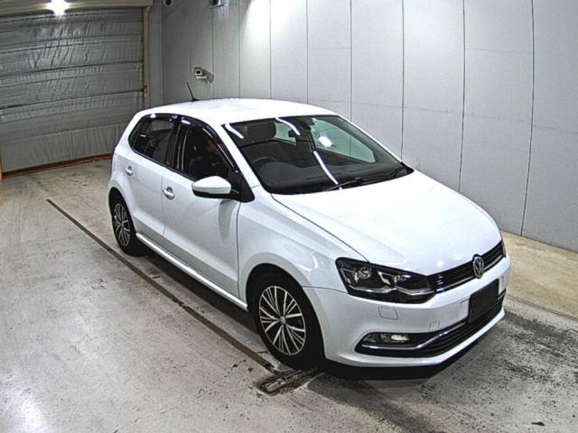 VOLKSWAGEN POLO 2016