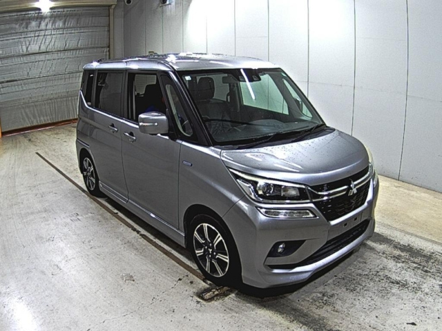 MITSUBISHI DELICA D2 2020