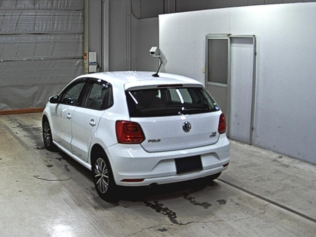 VOLKSWAGEN POLO 2016