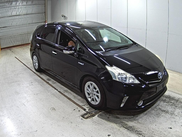 TOYOTA PRIUS ALPHA 2012