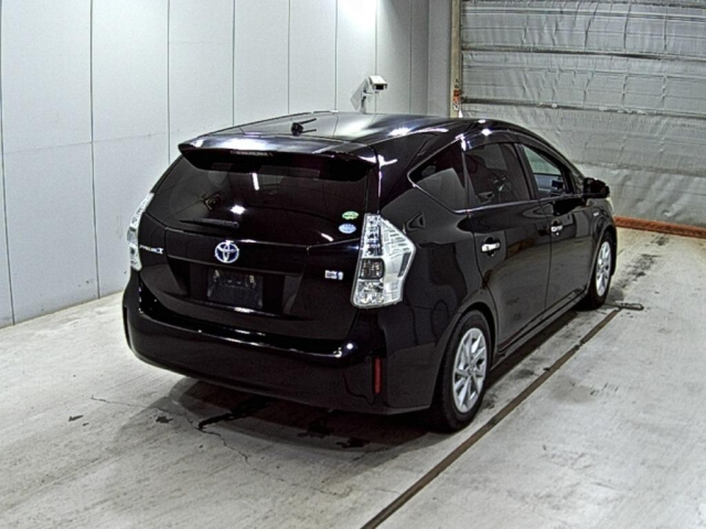 TOYOTA PRIUS ALPHA 2012